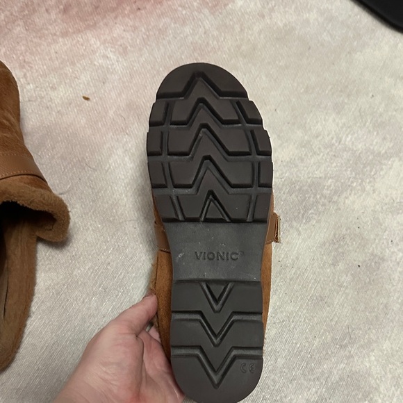 Vionic Slippers - Picture 3 of 5